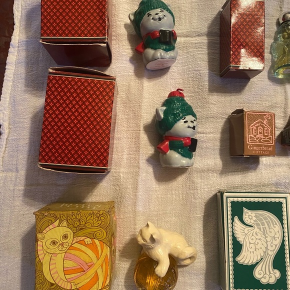 Avon collectors bottles in original boxes - Picture 2 of 3